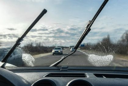 Palheta do carro fazendo barulho no frio? Saiba como evitar