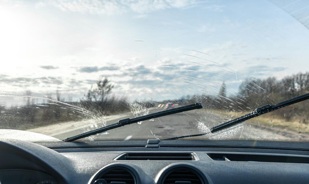 Geada no para-brisa: como tirar sem riscar o vidro do carro