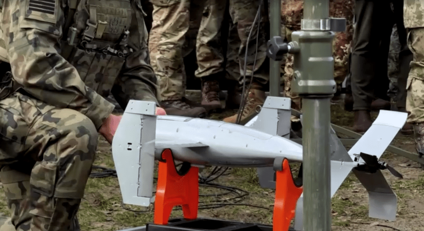 Soldados realizam testes do drone subaquático Greyshark • UKRAINE MILITARY