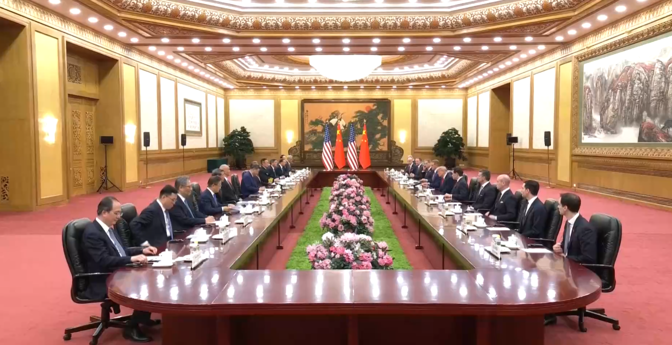 Reunião bilateral entre o presidente dos EUA, Donald Trump, e o presidente chinês, Xi Jinping, em Pequim • Reuters