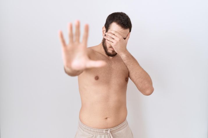Poucos minutos de conteúdo fitness no TikTok são suficientes para disparar o processo de comparação com corpos idealizados • krakenimages.com/Magnific
