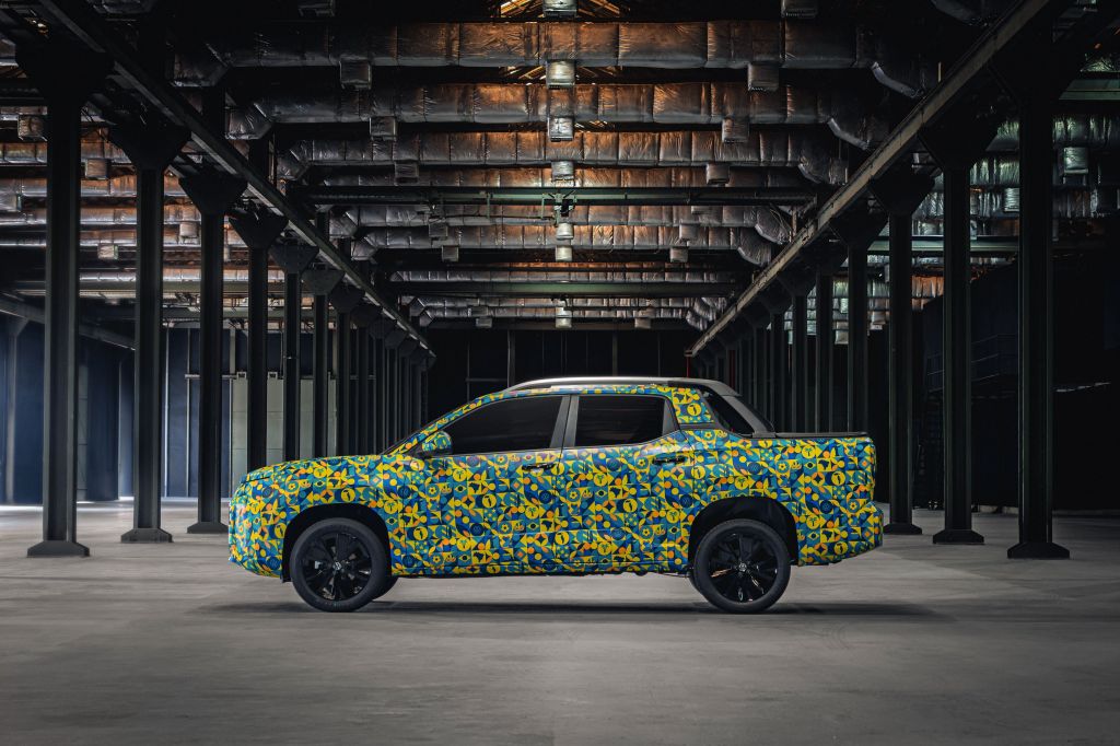Volkswagen Tukan 2027: picape é revelada com camuflagem da Seleção Brasileira