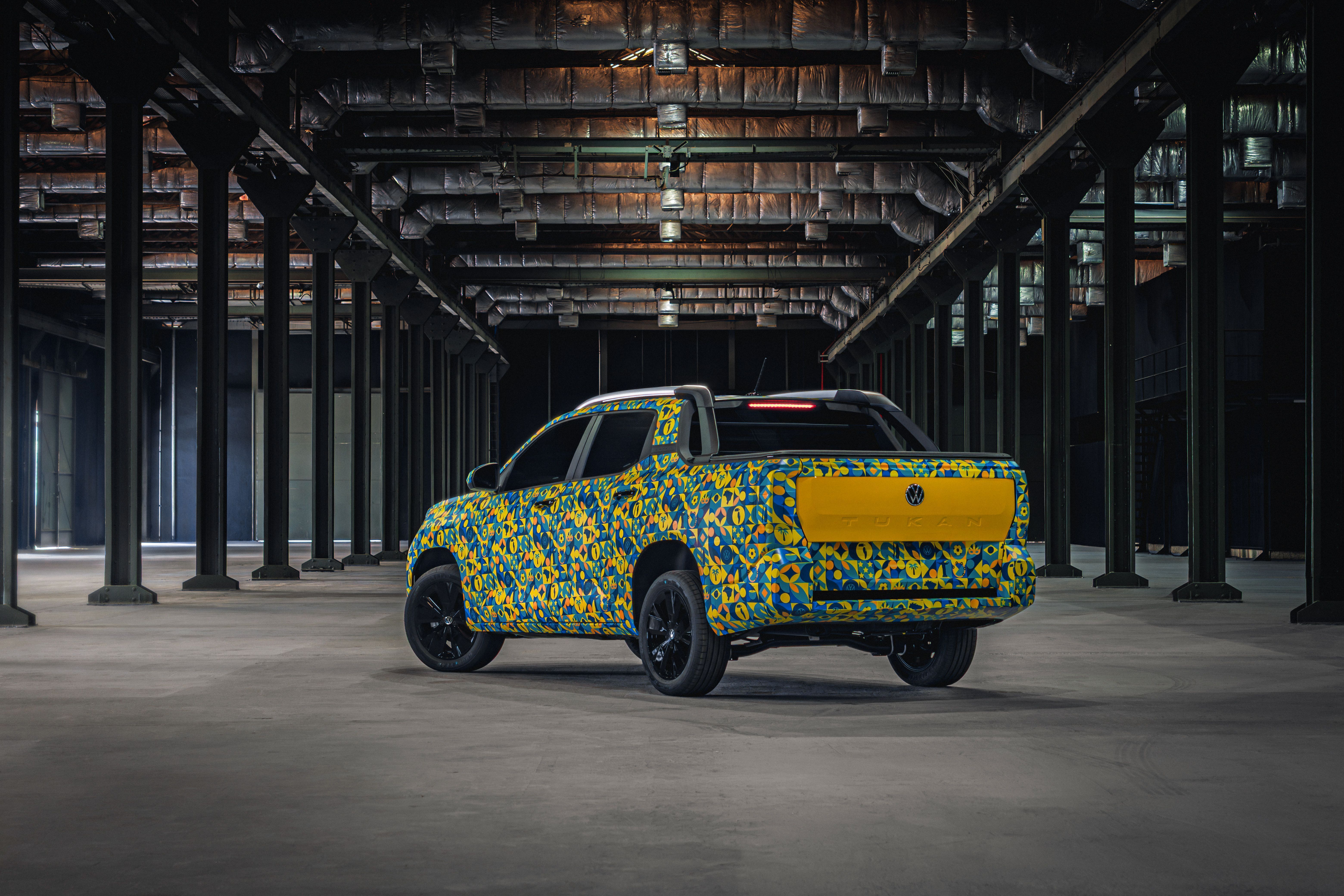 Volkswagen Tukan 2027: picape é revelada com camuflagem da Seleção Brasileira • Divulgação