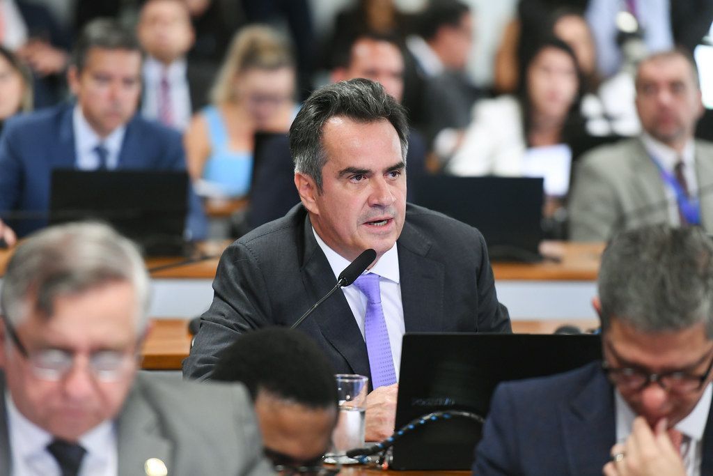 Imagem de destaque do post: PF apreendeu celular, tablet e documentos na casa de Ciro, diz advogado