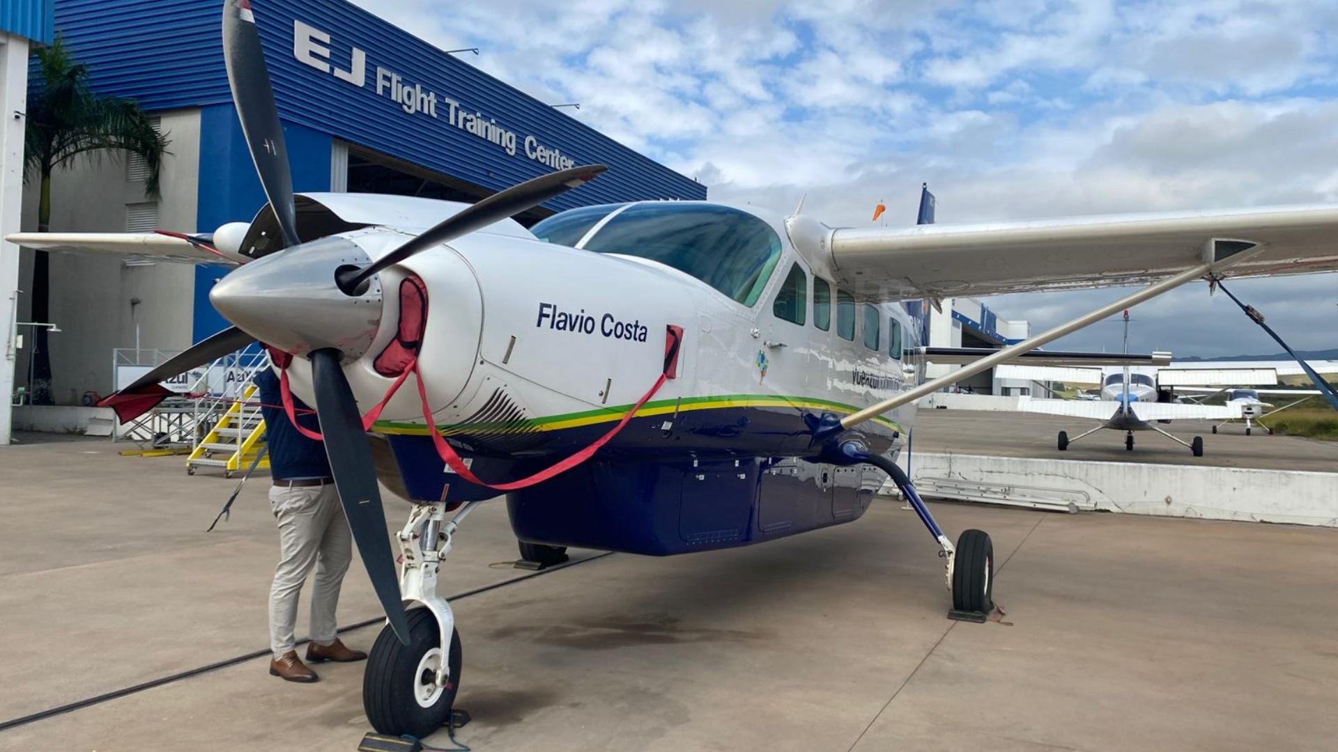Imagem mostra aeronave Cessna Caravan em hangar da Azul Conecta, em Jundiaí (SP) • Rafael Villarroel/CNN