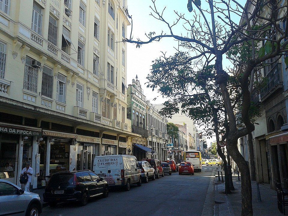 960px-Rua_Riachuelo_-_Rio_de_Janeiro_01