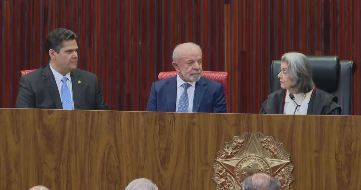 Sob tensão entre Poderes, Lula e Alcolumbre sentam-se lado a lado no TSE
