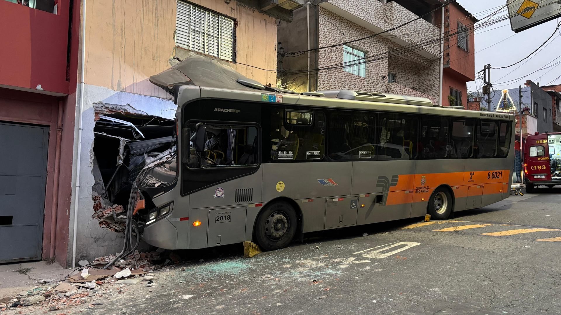 ACIDENTE ÔNIBUS CASA (1)