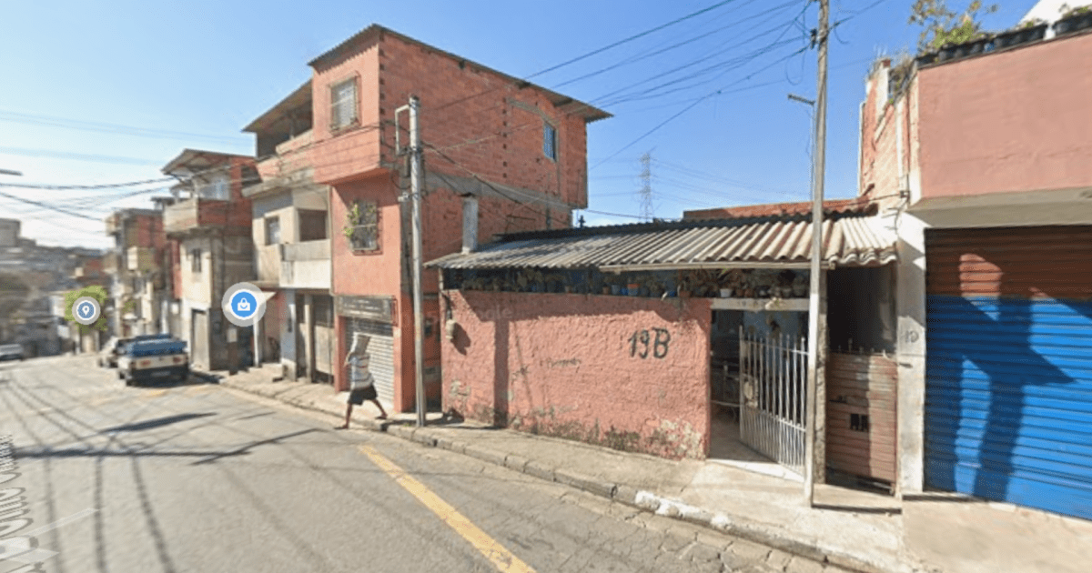 Sete pessoas ficam feridas após ônibus bater em casa na zona Oeste de SP