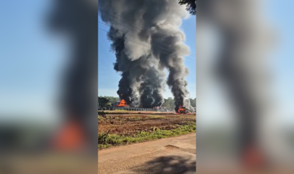 Caminhões pegam fogo em Jarinu