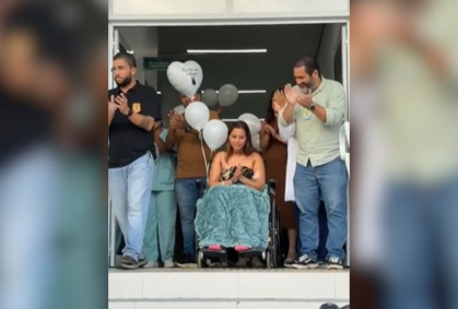 Mulher que ficou 42 horas à deriva em alto-mar recebe alta de hospital
