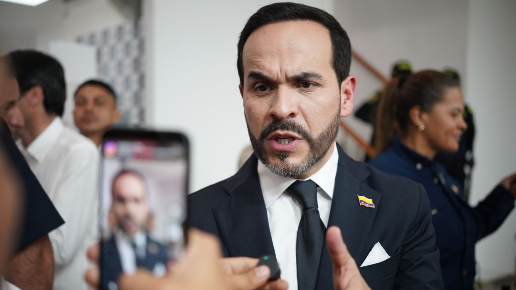 O candidato à presidência da Colômbia, Abelardo de la Espriella, oficializa sua campanha para as eleições presidenciais com seu companheiro de chapa, José Manuel Restrepo, em Cali, Colômbia, em 13 de março de 2026.