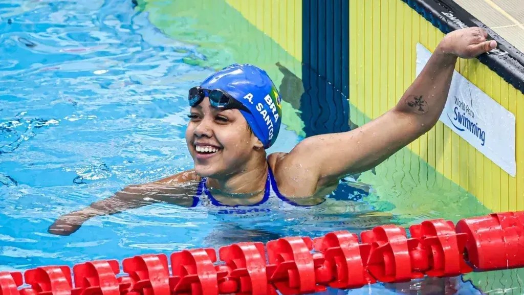 Alessandra Oliveira, aluna da Escola Paralímpica de Esportes, durante o Mundial Paralímpico de natação em Singapura