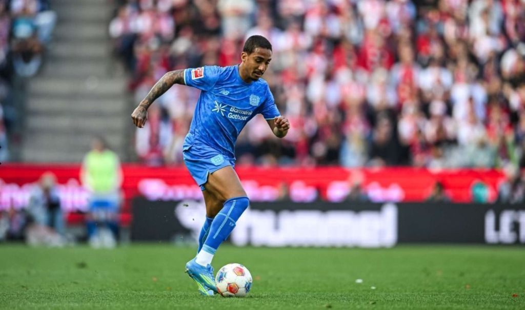 Arthur Augusto em ação pelo Bayer Leverkusen