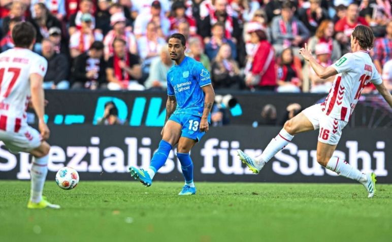 Arthur Augusto em ação pelo Bayer Leverkusen • Bayer Leverkusen - www.bayer04.de/