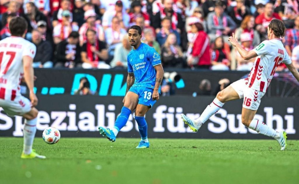 Arthur Augusto em ação pelo Bayer Leverkusen
