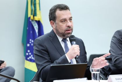 Somos contra “qualquer medida” de transição, diz Boulos sobre fim da 6x1