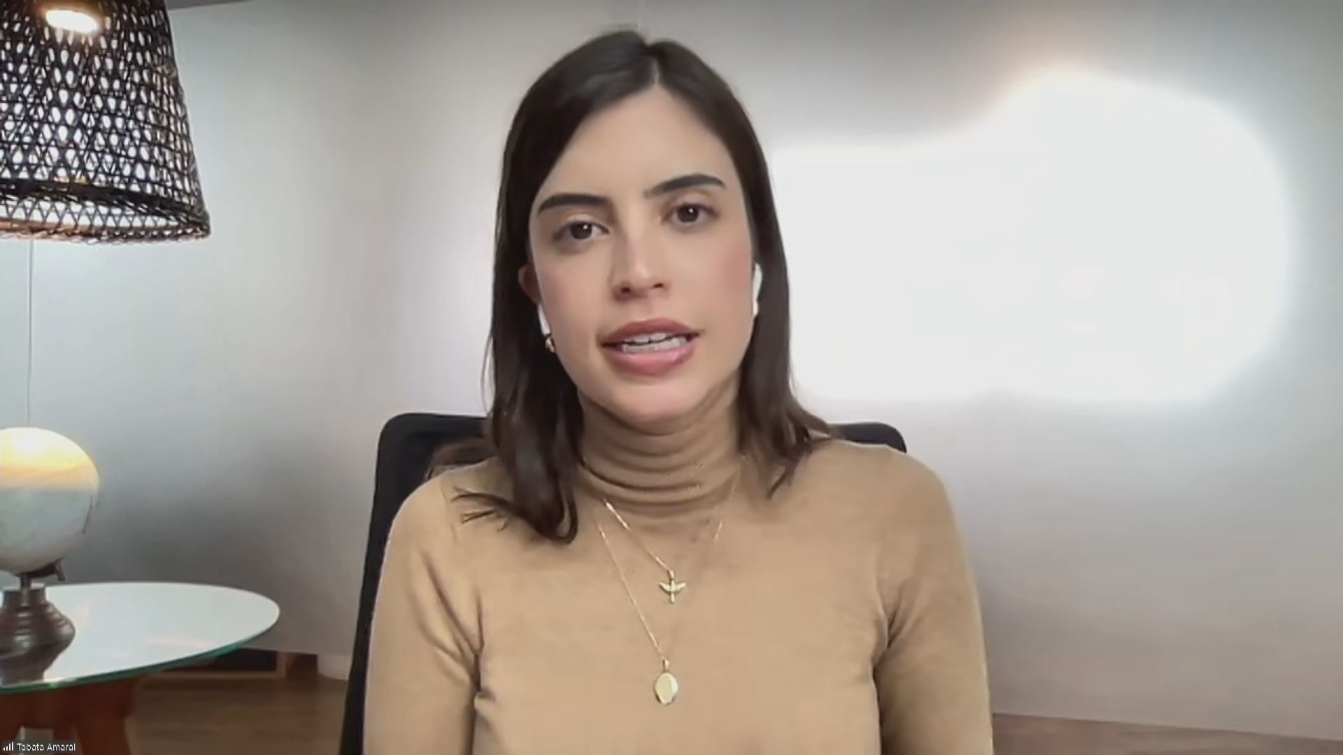 Tabata Amaral em entrevista à CNN