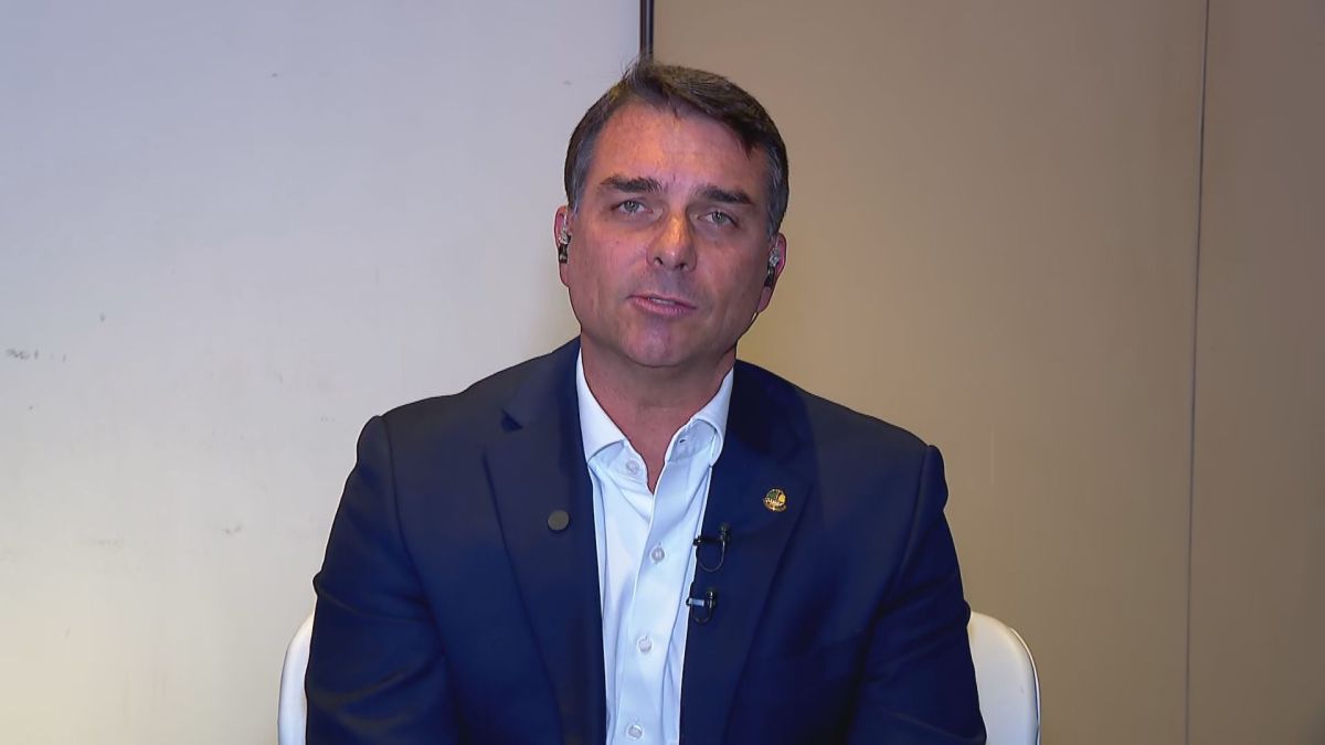 Bia Kicis diz que Michelle Bolsonaro confirmou candidatura ao Senado