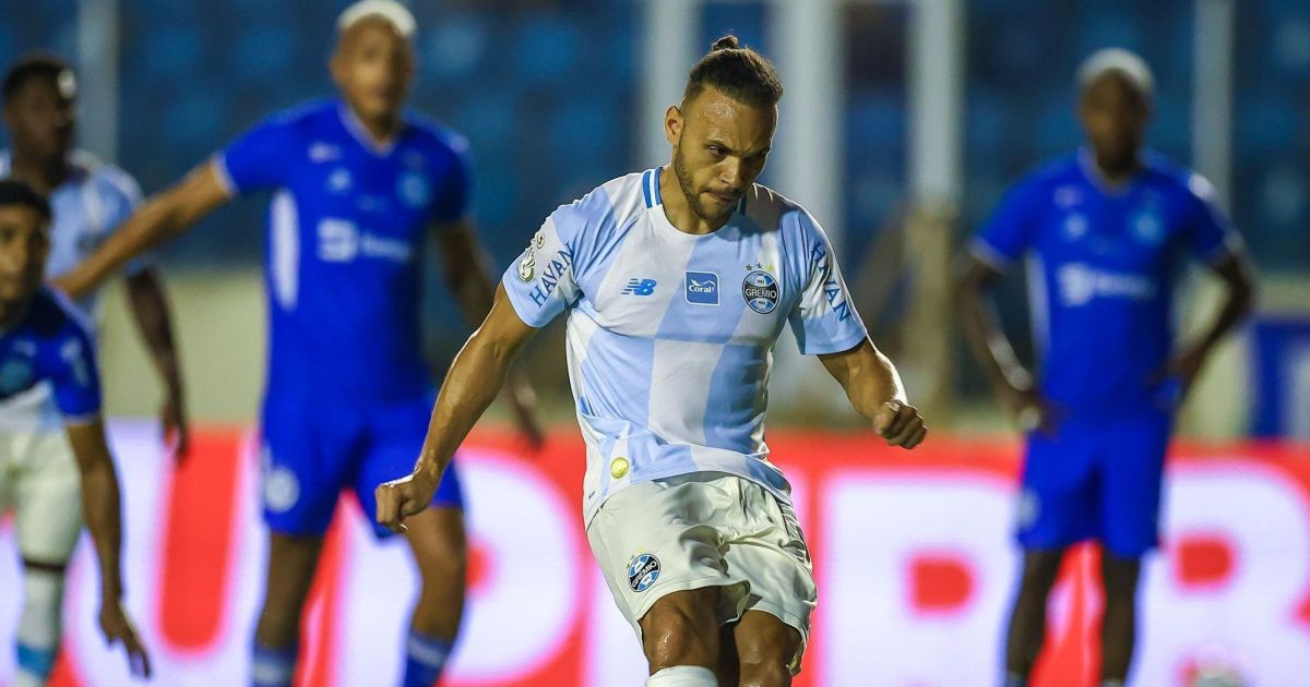Braithwaite brilha, Grêmio domina Confiança e avança na Copa do Brasil