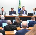 Regra de transição adia votação do fim da 6x1; entenda