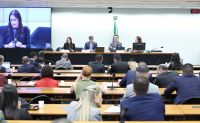 Especialistas defendem fim da jornada 6x1 como questão de saúde pública