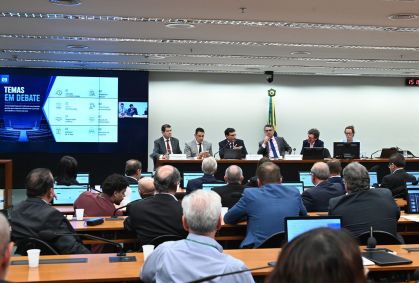 Líderes do Centrão negam embarcar em sugestão do PL por escala 4x3