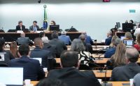 Empresários se posicionam contra fim da 6x1 em comissão na Câmara