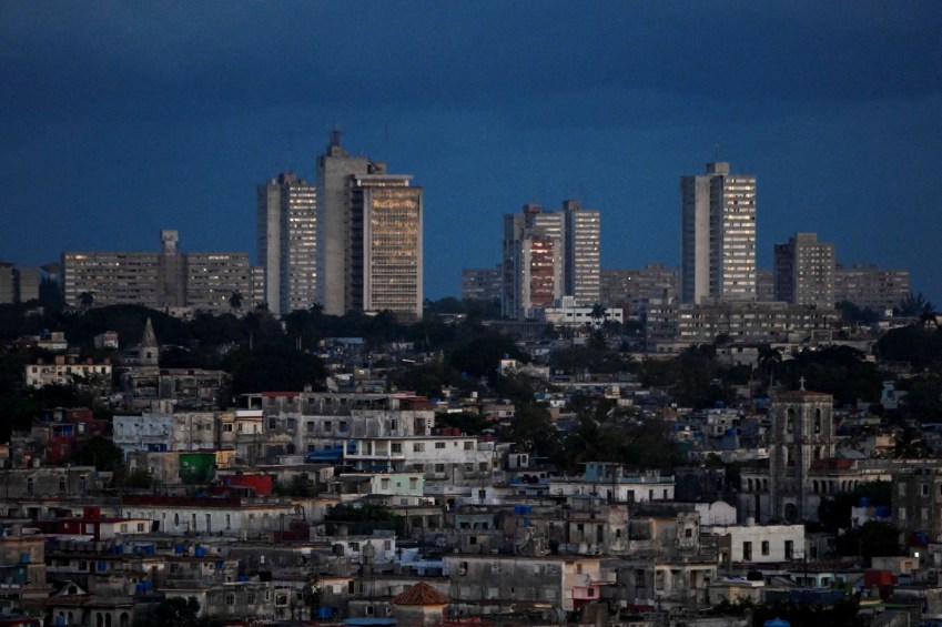 Vista do nascer do sol em Havana 22 de março de 2026 • REUTERS/Norlys Perez
