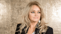 Bonnie Tyler acorda de coma após cirurgia em Portugal e segue na UTI