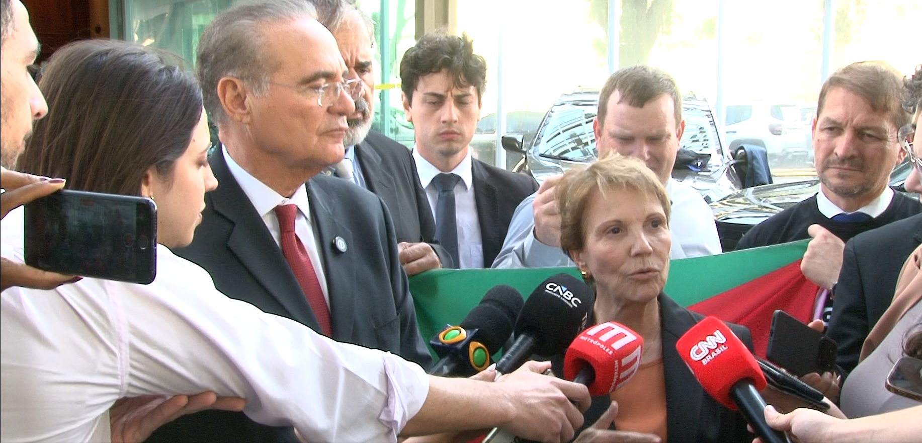 Tereza Cristina e Renan Calheiros em entrevista coletiva em frente ao Ministério da Fazenda