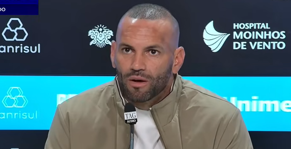 Weverton, goleiro do Grêmio, em coletiva de imprensa após convocação para a Copa