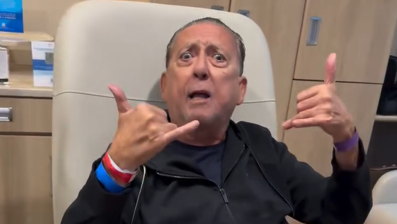 Galvão Bueno se pronuncia após ser internado para cirurgia na coluna