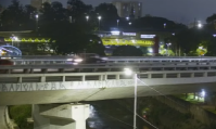 Vídeo mostra carro caindo no rio Tamanduateí após acidente em SP