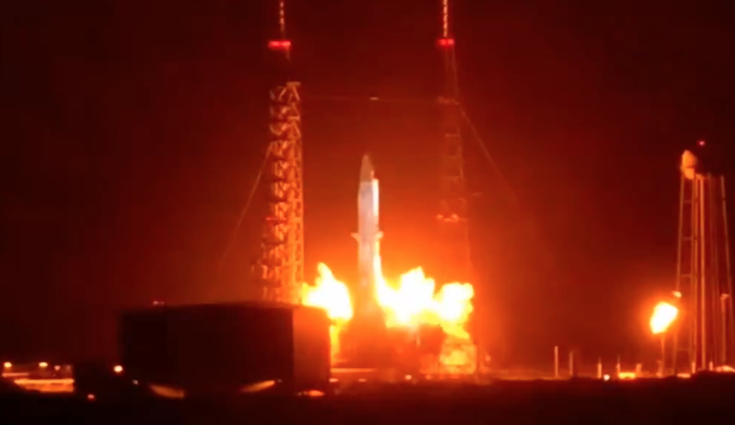 Um foguete da empresa Blue Origin, do bilionário Jeff Bezos, explodiu, nesta quinta-feira (28), no Cabo Canaveral • NASASpaceflight