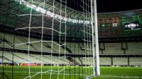 Atlético-MG: Cissé comete pênalti e é expulso aos três minutos; veja lance