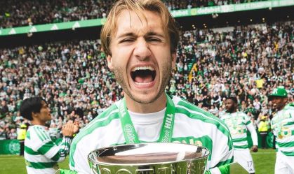 Celtic vence Hearts no fim e conquista o Escocês