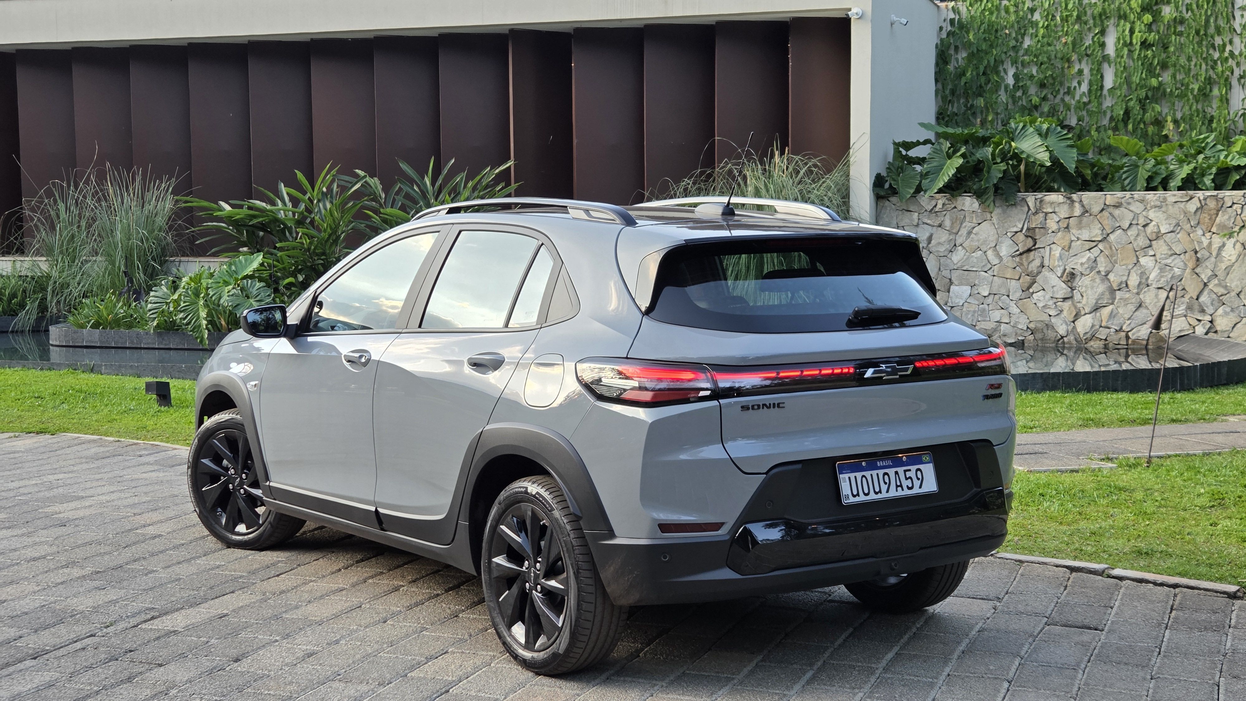 Chevrolet Sonic RS 2027 no Inhotim (MG): B-SUV tem bom acerto de direção • Thiago Ventura/CNN