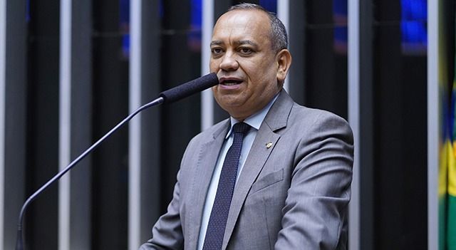 Carro do deputado Max Lemos é alvo de ataque a tiros em rodovia no RJ