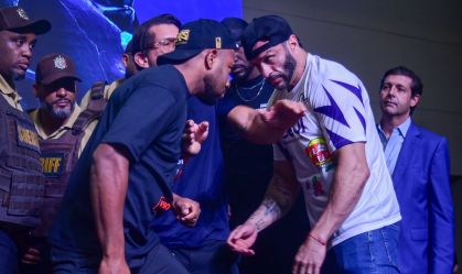 Davi Brito e Kleber Bambam se encontram em pesagem para o Fight Music Show 8