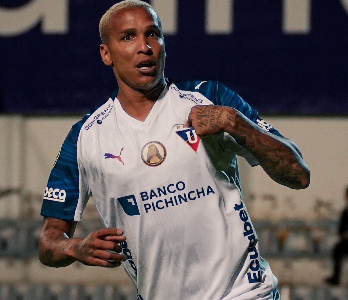 Deyverson marca golac¸o rela^mpago, faz comemorac¸a~o pole^mica e pede desculpas