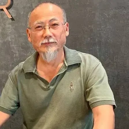 Dong Guangping dissidente e ativista chinês que fuiu da China • Reprodução/Human Rights in China