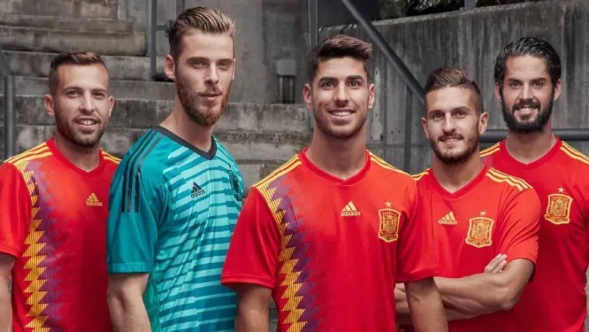 Cor nos uniformes da Seleção da Espanha causou polêmica • Divulgação