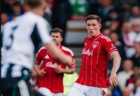 Nottingham Forest marca no final e garante empate contra o Newcastle