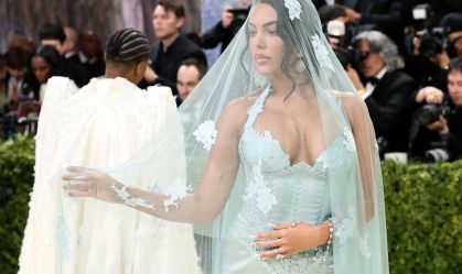Georgina Rodríguez participou do Met Gala 2026 e usou terço com valor milionário
