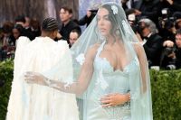 Met Gala: Noiva de Cristiano Ronaldo usa terço avaliado em R$ 40 milhões
