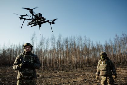 Drones ucranianos atingem refinaria e depósito de combustível na Rússia