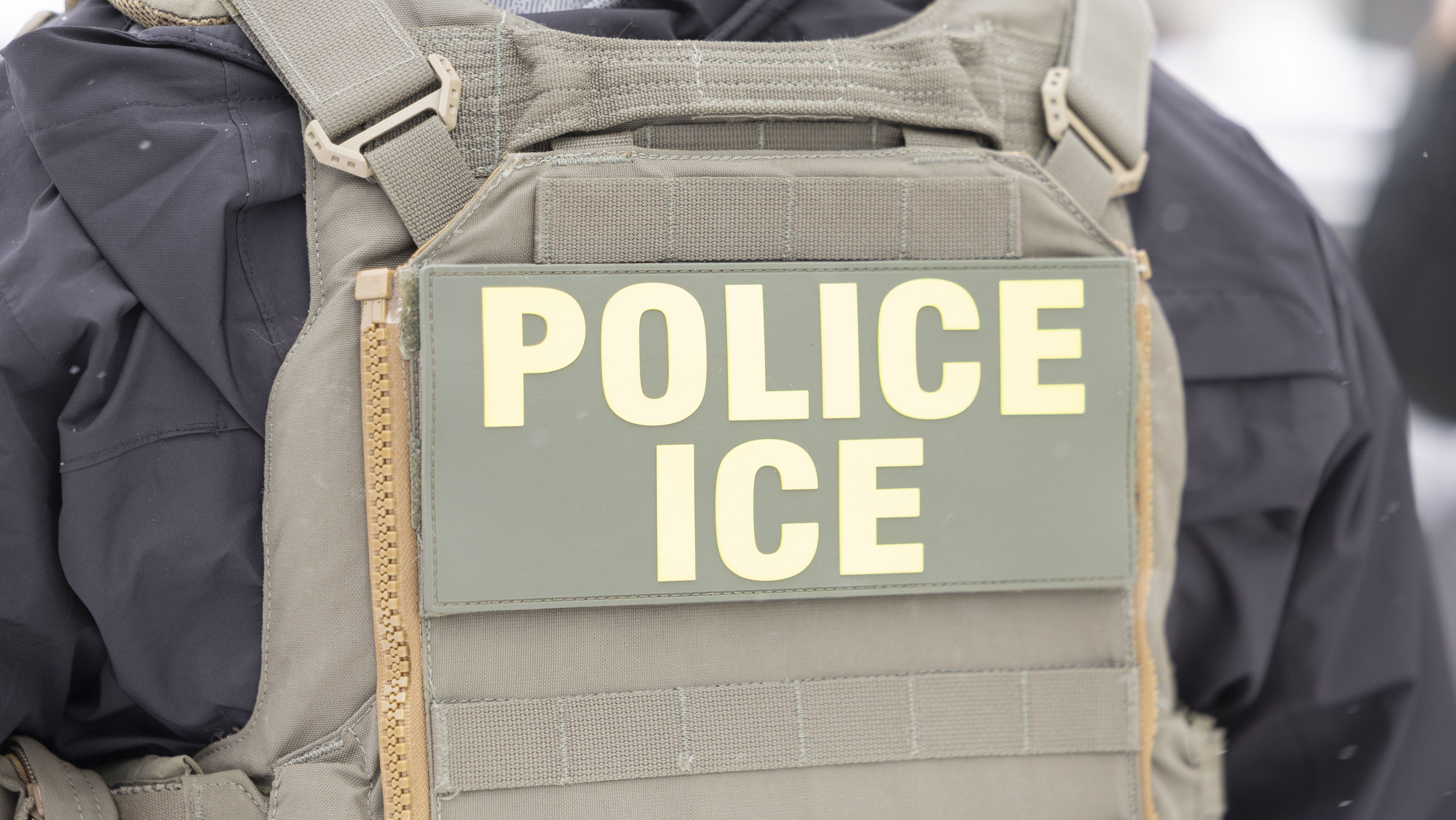 Agente do ICE (Serviço de Imigração, Alfândega e Proteção de Fronteiras) em Minnesota, Estados Unidos, em dezembro de 2025
