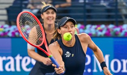 Luisa Stefani e Gabriela Dabrowski em ação