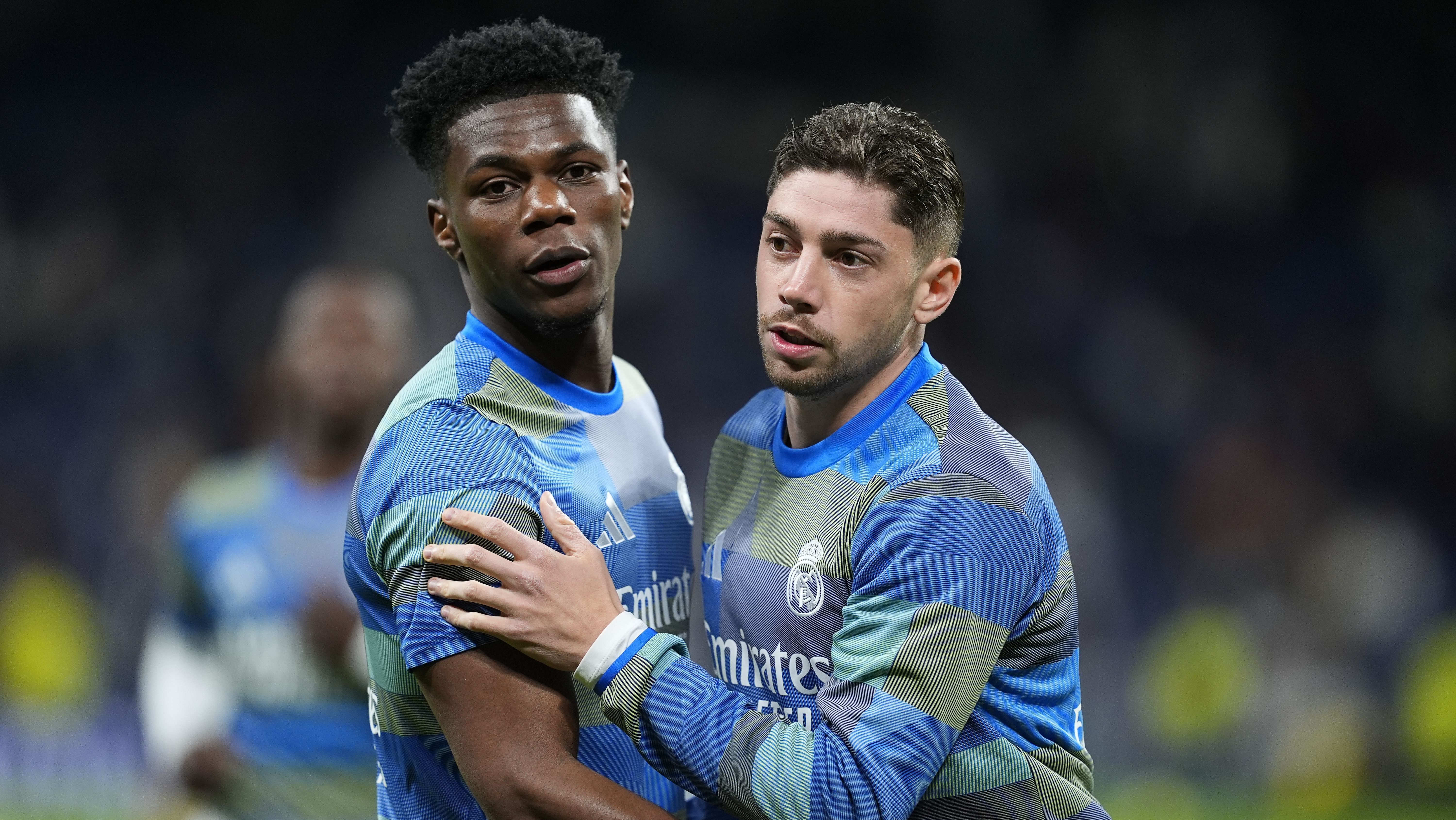 Federico Valverde e Aurélien Tchouaméni durante aquecimento do Real Madrid